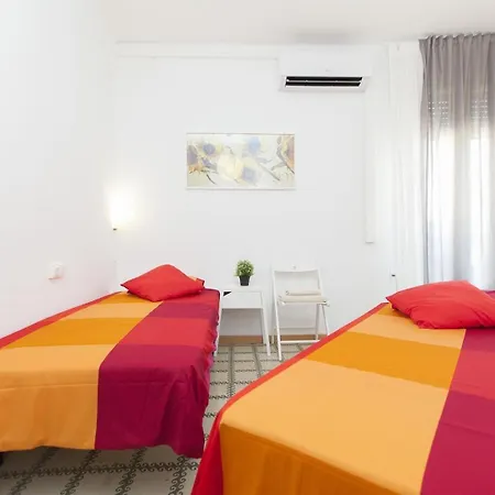 Apartment 3 Bedroom Next To Plaza Barcelona