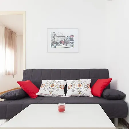 Apartment 3 Bedroom Next To Plaza