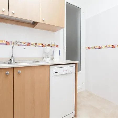 Apartment 3 Bedroom Next To Plaza Barcelona