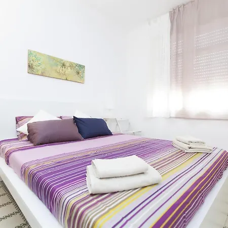 Apartment 3 Bedroom Next To Plaza