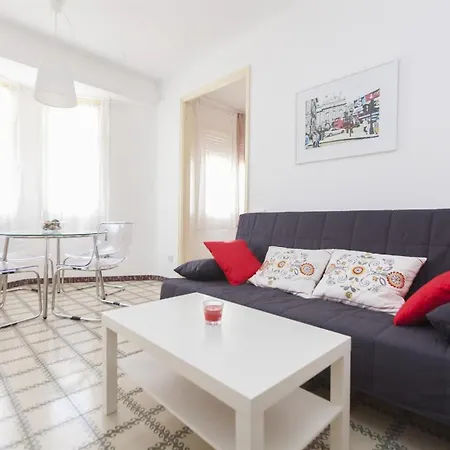 3 Bedroom Next To Plaza * Barcelona