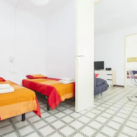 3 Bedroom Next To Plaza Appartamento