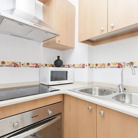 Appartement 3 Bedroom Next To Plaza *