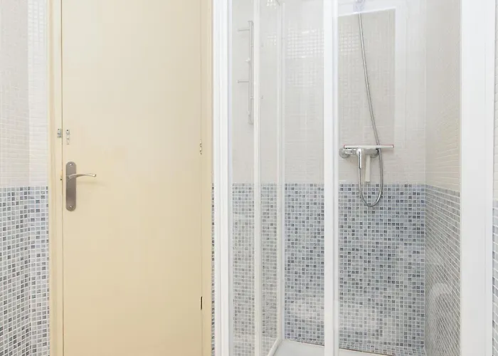 3 Bedroom Next To Plaza